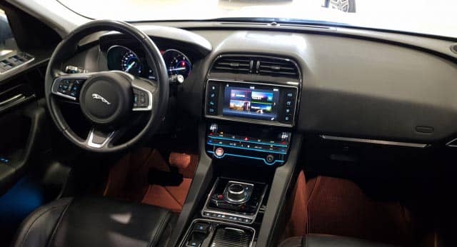 interior Jaguar F-Pace 2018 de segunda mano