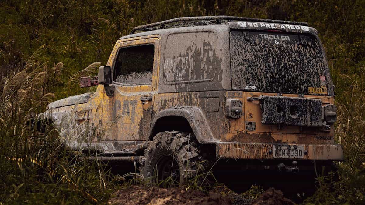 Jeep 4x4 sucio